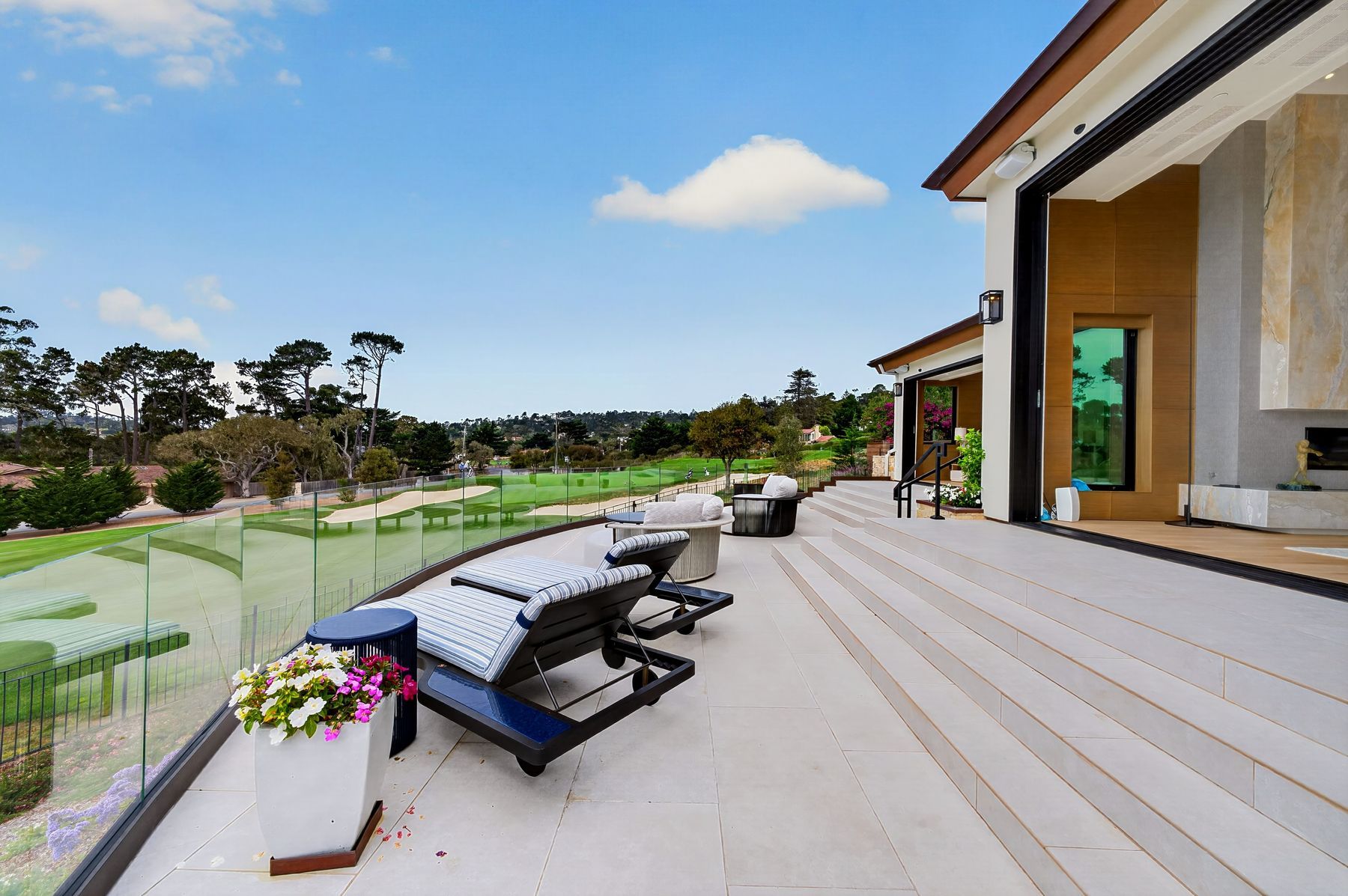 Covered patio, Peninsula
